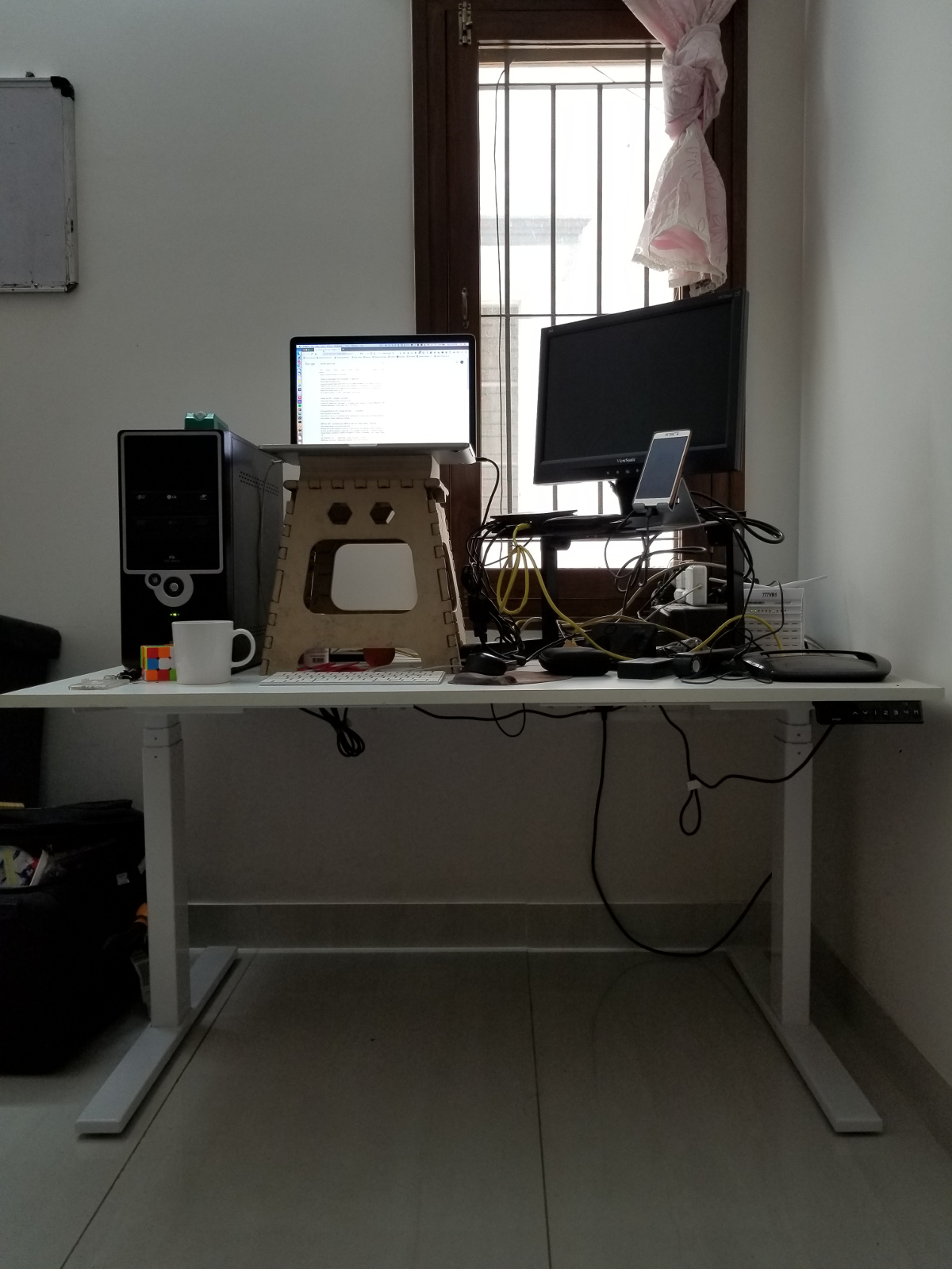 MojoDesk sitting
